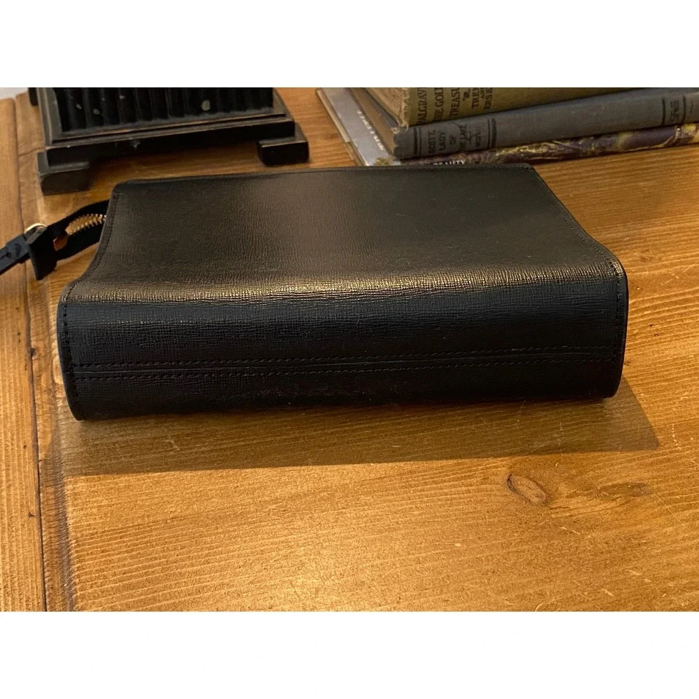 Kate Spade New York Black Saffiano Leather Wristlet Clutch Gold Logo Bag‎